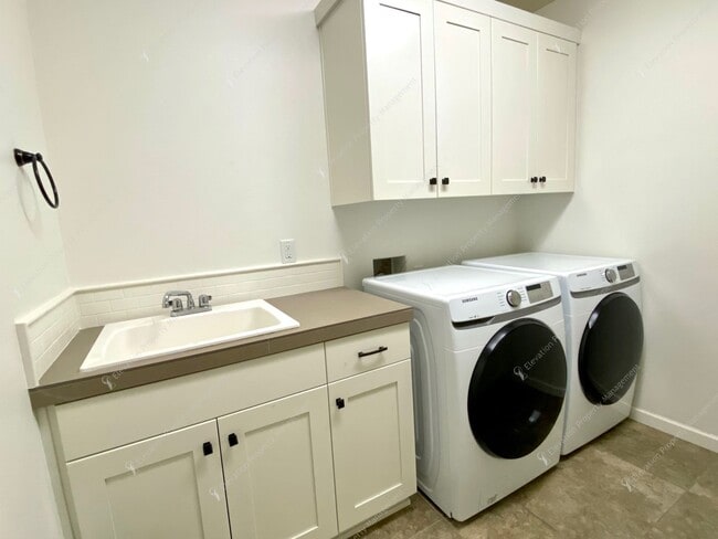 Building Photo - Stunning 2 BR home in Northwest Crossing