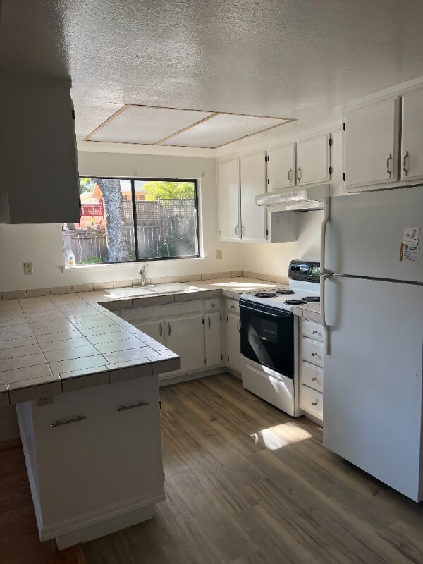 Building Photo - 345 Sky Oaks Dr