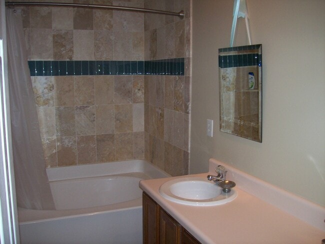 Building Photo - 5024 Village Lawn Dr