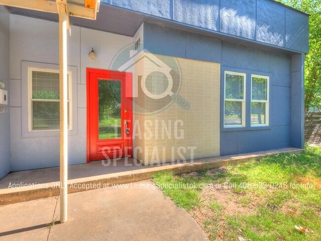 Building Photo - Adorable Custom 2 Bed Bungalow House Available to Prelease for August 2026!