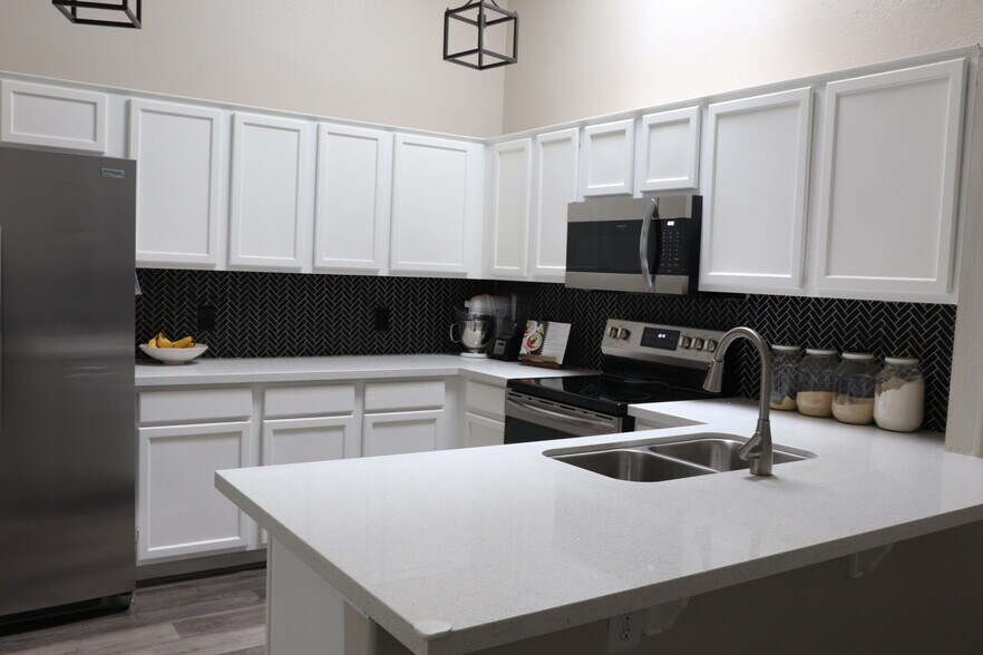 Building Photo - 64 N 63rd St