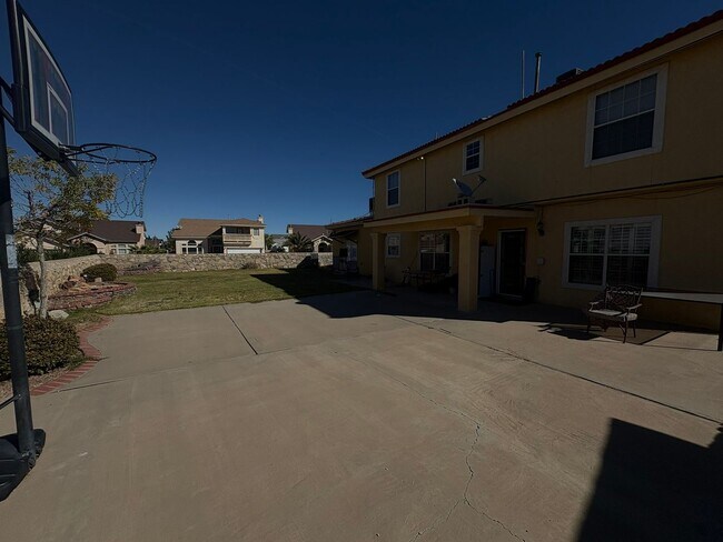 Building Photo - EASTSIDE HOME FOR RENT IN "THE TIERRAS"