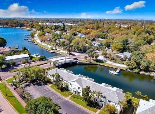 Building Photo - 3889 Pompano Dr SE