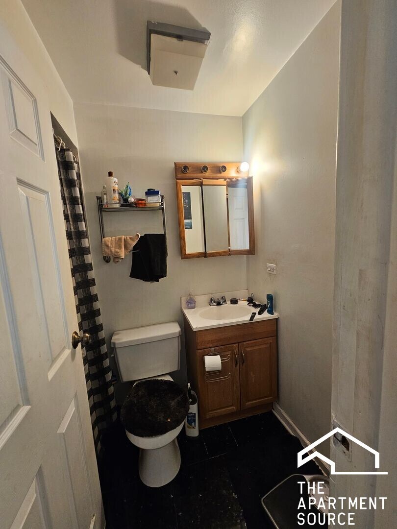 Building Photo - 744 W Gordon Ter