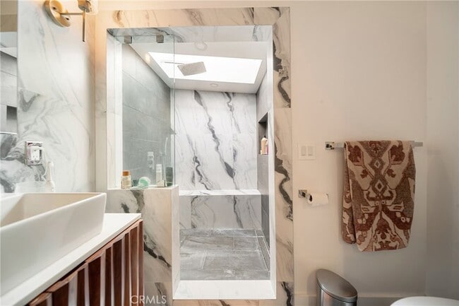 Building Photo - 2522 Zorada Dr
