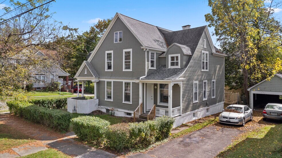 Building Photo - 95 Leroy St