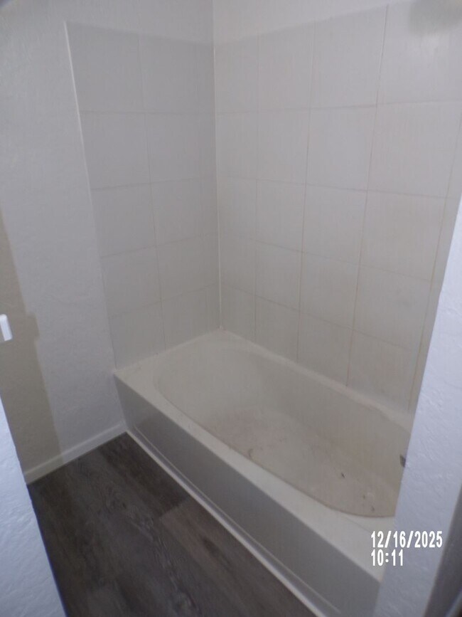 Building Photo - Great home located close to shopping and restaurants