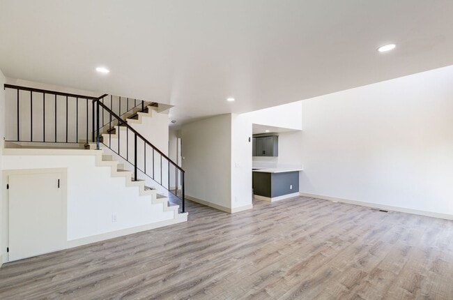 Building Photo - 1208 Rose Ave