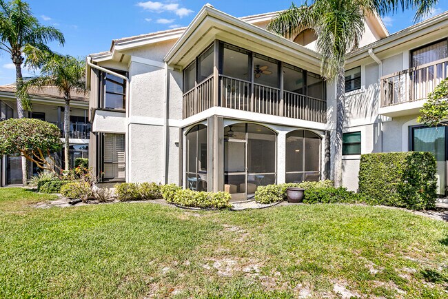 Building Photo - 16100 W Bay Dr