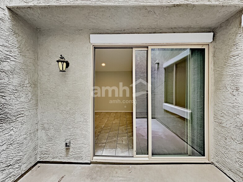 Building Photo - 20734 W Stone Hill Rd