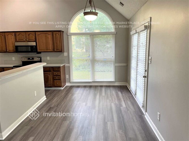 Building Photo - 2900 Oakcroft Dr