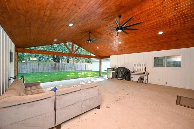 Building Photo - 25602 Yellow Pine Ln