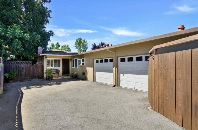 Building Photo - 124 Oakwood Dr