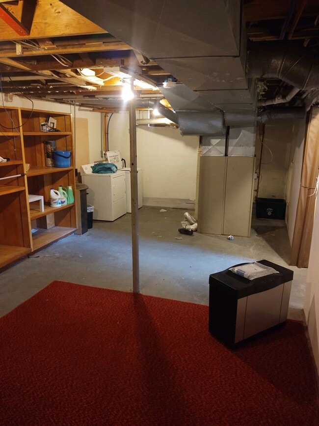 Building Photo - Adorable Home in Cadillac on Clam Lake Gre...