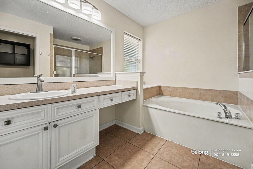Building Photo - 3664 Shrewsbury Dr