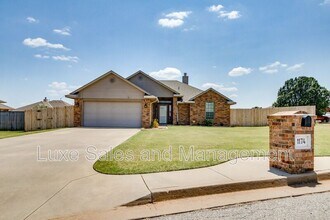 Building Photo - 1174 Misty Dr NW
