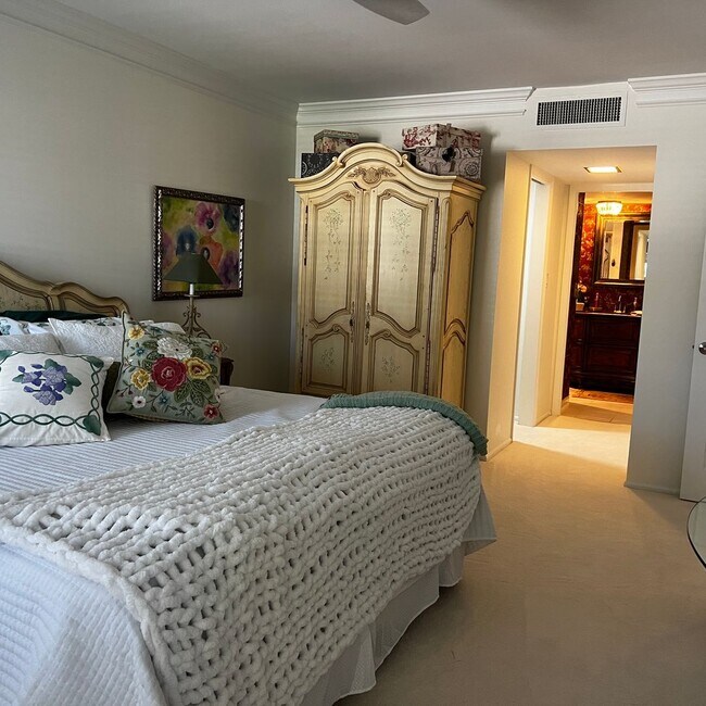 Building Photo - 1150 Tarpon Center Dr
