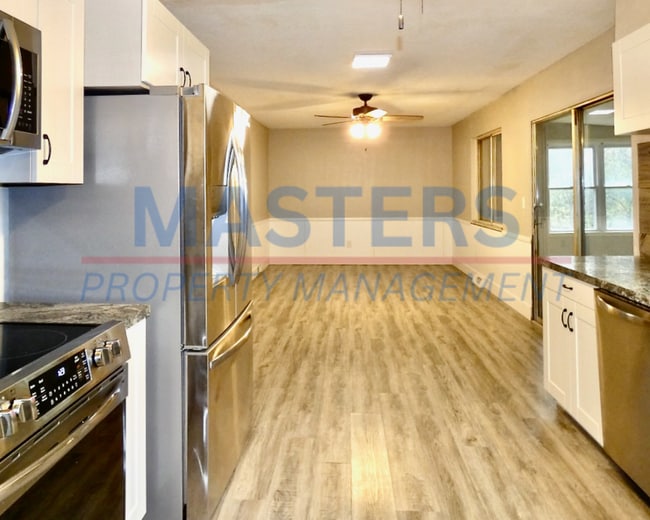 Building Photo - 2017 Garden Ln