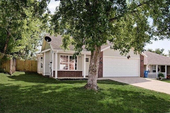 Primary Photo - 2411 SW Choctaw St