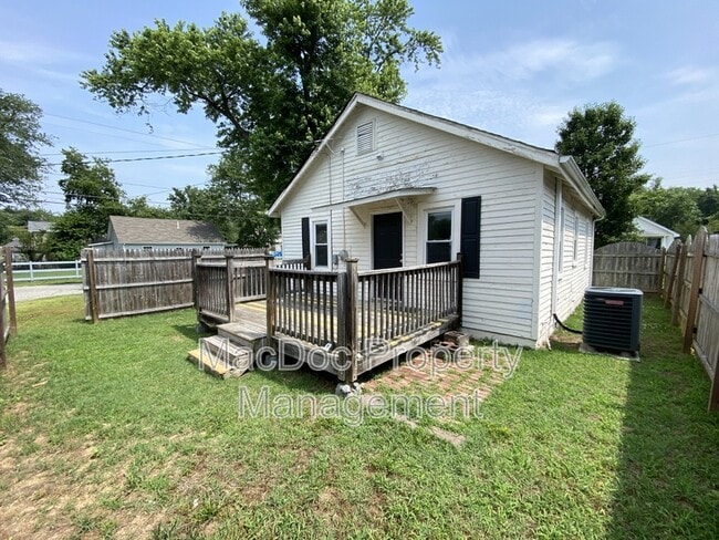 Building Photo - 318 3rd St