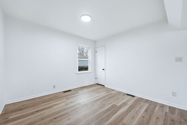 Building Photo - Freshly Updated 3BR Home with Garage & Carport