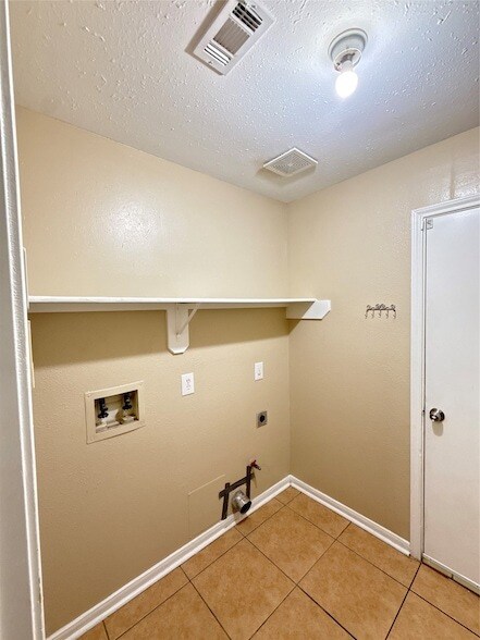 Building Photo - 15919 Hiram Clarke Rd