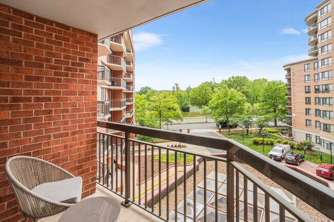 Building Photo - 801 15th St S