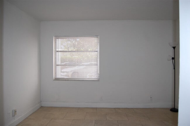 Building Photo - 622 NW 13th St