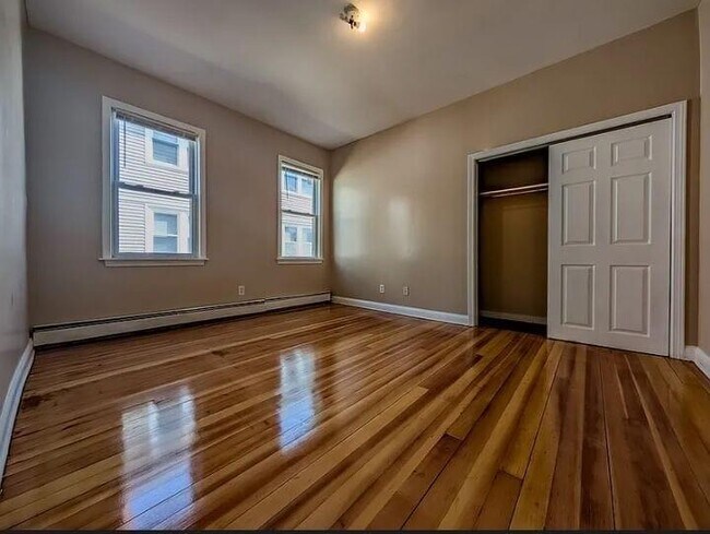 Building Photo - 364 Academy Ave