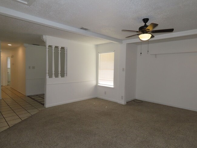 Building Photo - Quaint 3 Bedroom, 1 Bathroom Home in Whitehouse, w/ Shed for Storage