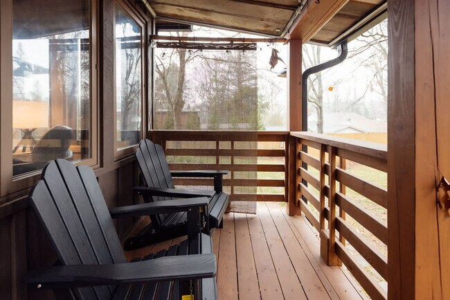 Building Photo - 521 Baywood Dr