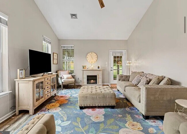 Building Photo - 640 Springhouse Ln