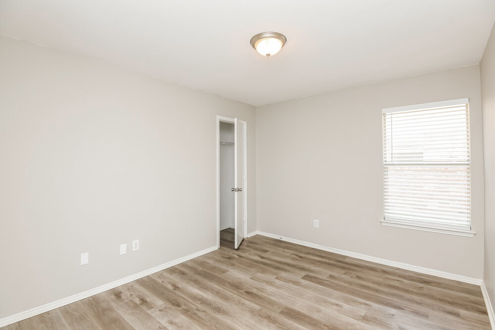 Building Photo - 6836 Bluff View Dr