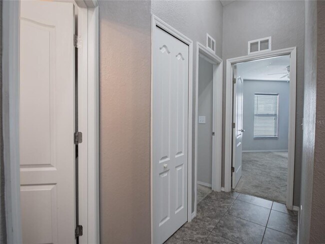 Building Photo - 2628 Sunset Cir
