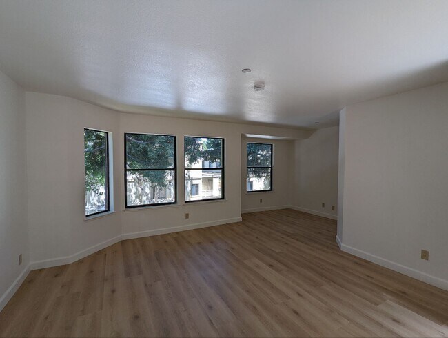 Building Photo - 970 La Mesa Terrace