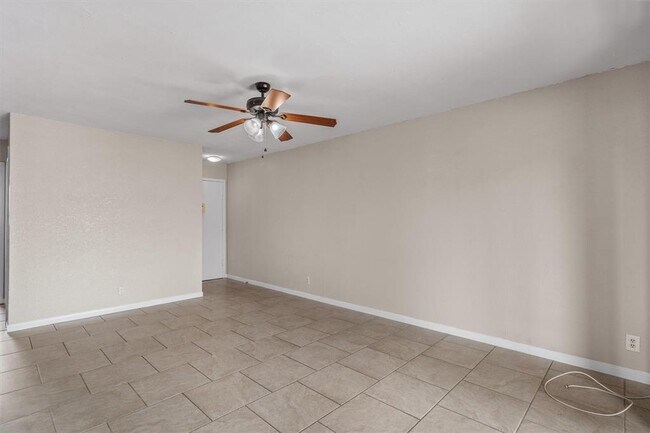 Building Photo - 2600 Penny Ln