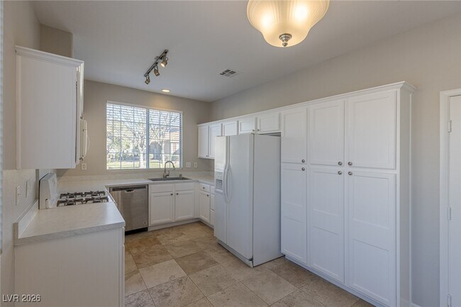 Building Photo - 167 Mountainside Dr