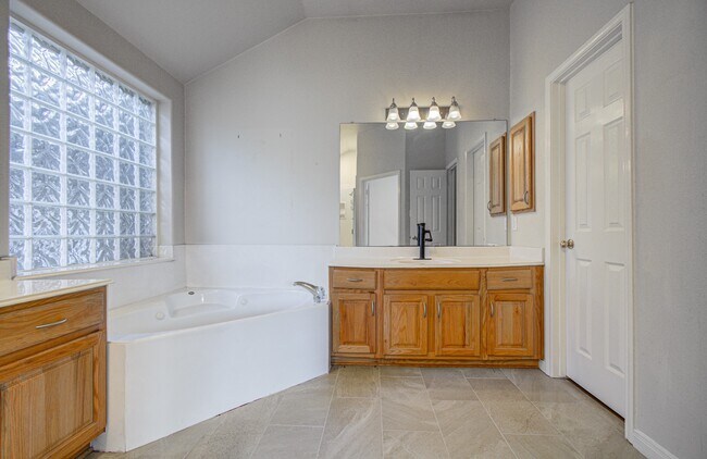 Building Photo - 17611 Emerald Garden Ln