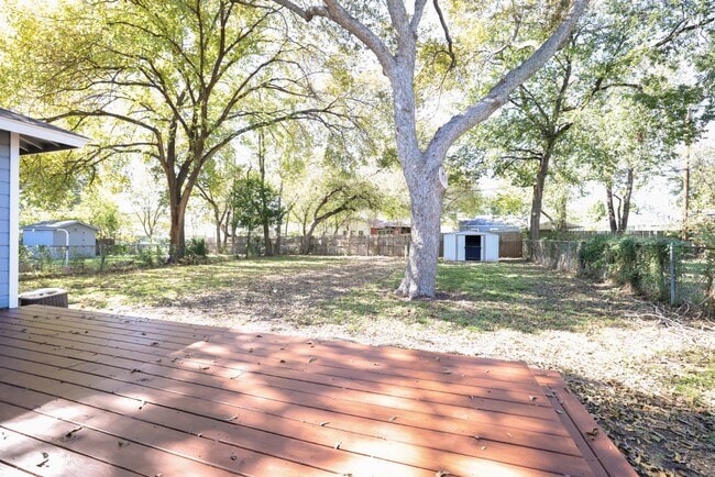 Building Photo - 5008 Penrose Ave