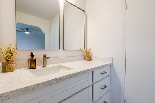 Building Photo - 5635 Greenhill Forest Dr