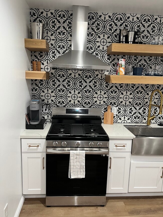 Building Photo - 1849 W 49th St