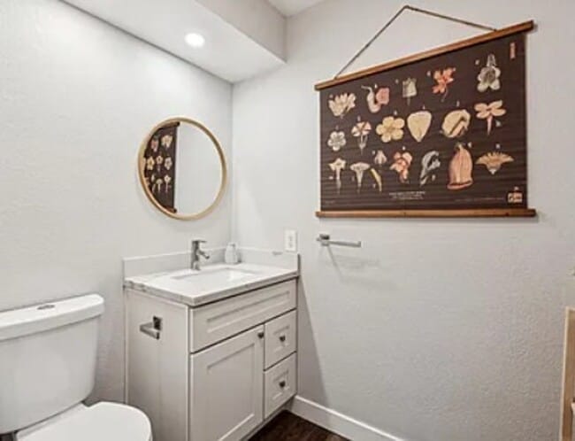 Building Photo - 641 Centre Ct