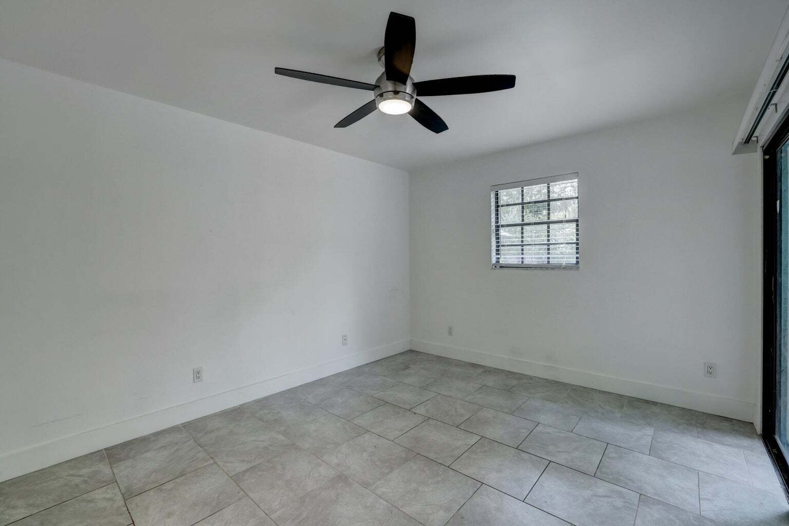 Building Photo - 5770 SE Wilsie Dr