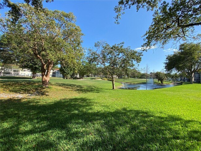 Building Photo - 671 S Hollybrook Dr
