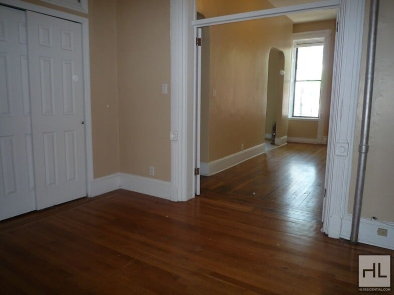 Building Photo - BEDFORD AVENUE / Spacious 1-Bed 1-Bath