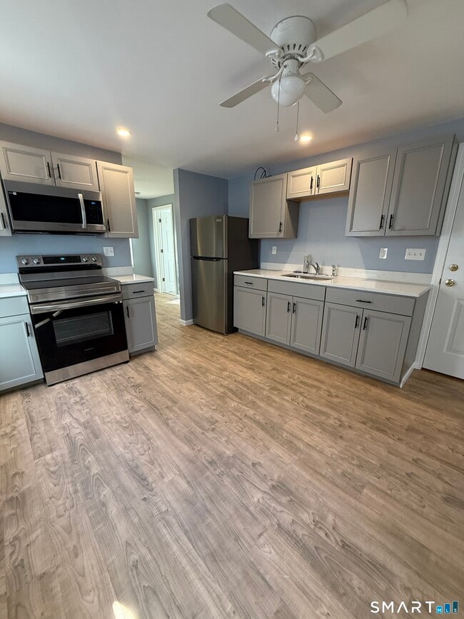 Building Photo - 2 Smith St