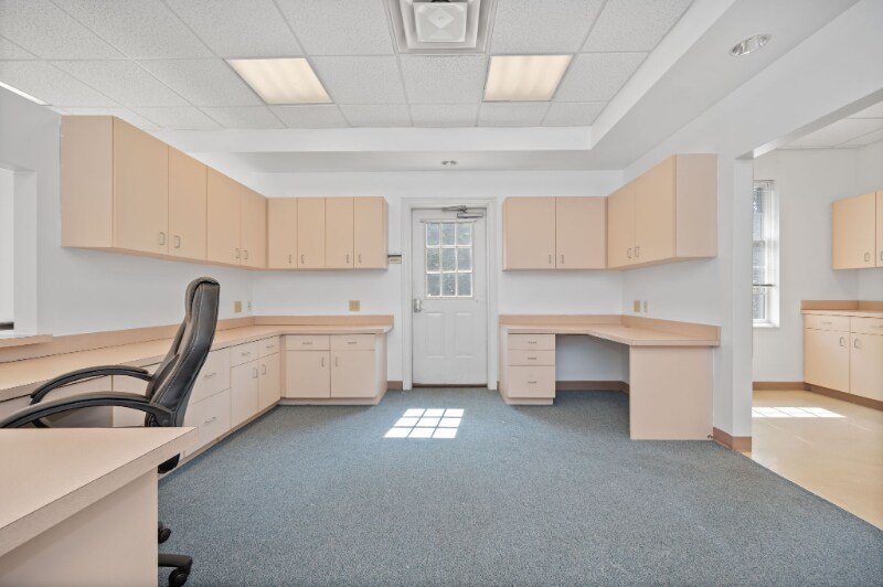 Building Photo - 4630 Pleasant Ave