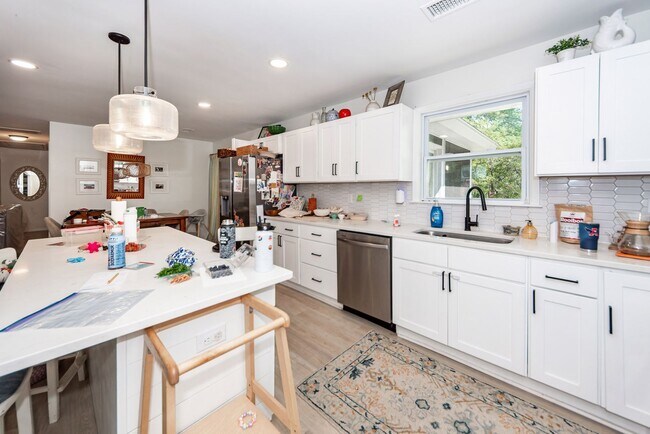 Building Photo - 4 Bedroom, 3 Bathroom Home in Magnolia Ranch - West Ashley