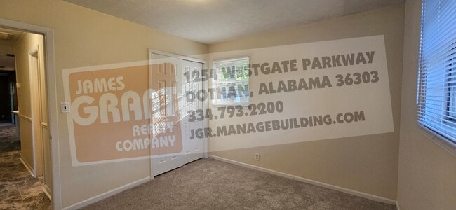 Building Photo - 306 Mustang Dr