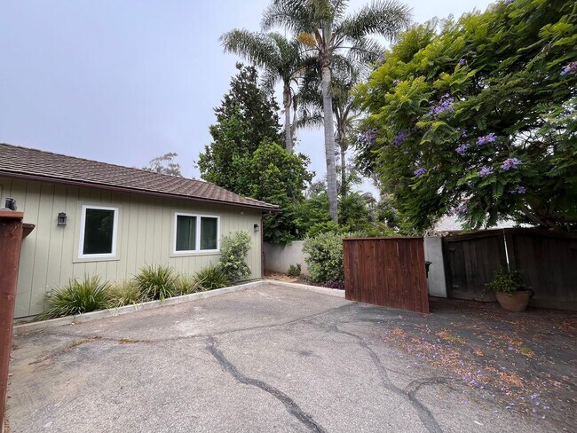 Building Photo - Beachy Montecito Cottage